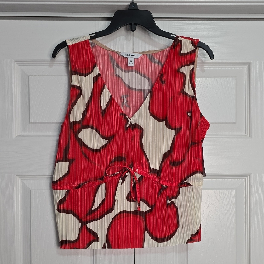 🆕️ Nine West Pleated Floral Women's Top